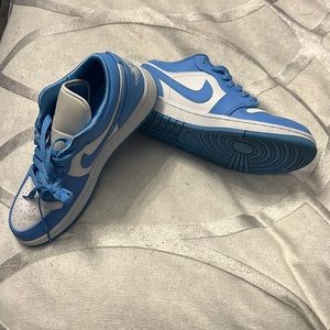 Nike wmns Air Jordan Low 8.5 (UNC)